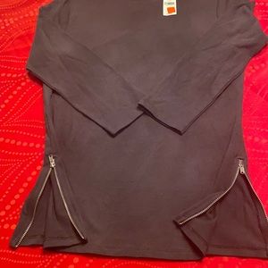 Classic boatneck tee with 3/4 sleeves and zipper detail at the hem.